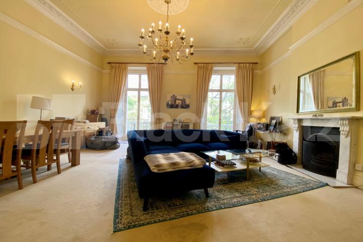 Bright and airy two bedroom apartment opposite the Thames St Georges Square, Pimlico